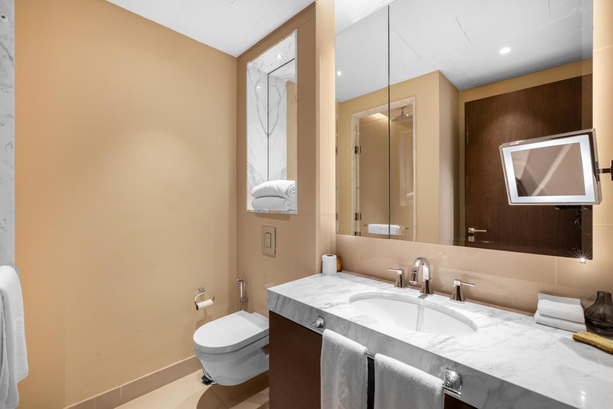 Апартаменти The Address Fountain Views - 2 Bedroom With Burj Khalifa View And Access To Mall